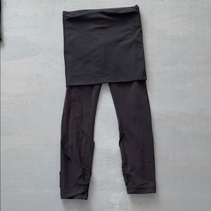 LULULEMON Capri with attached skirt size 2 black